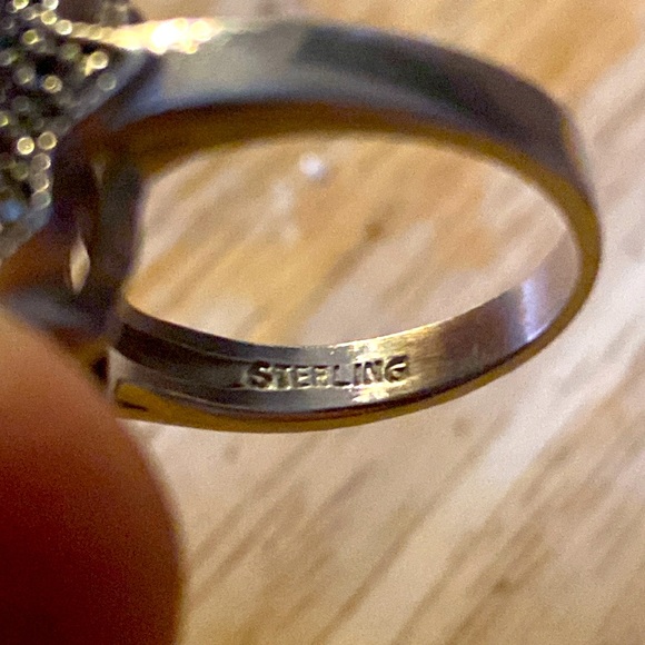 Onyx Sterling Ring, Size 7 - Picture 4 of 5